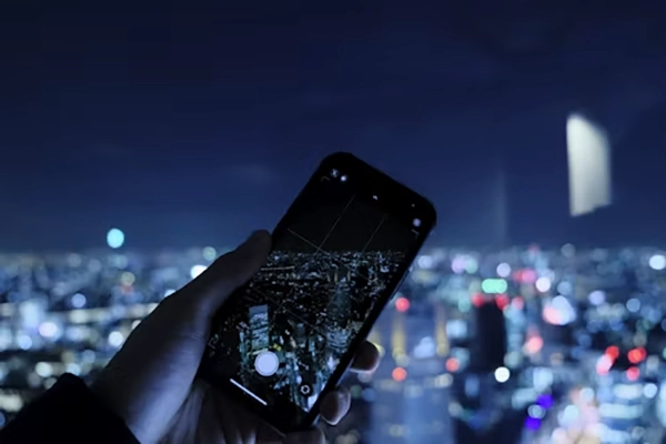 Smart Traveler Solutions to Get Online Without Paying Roaming Fees